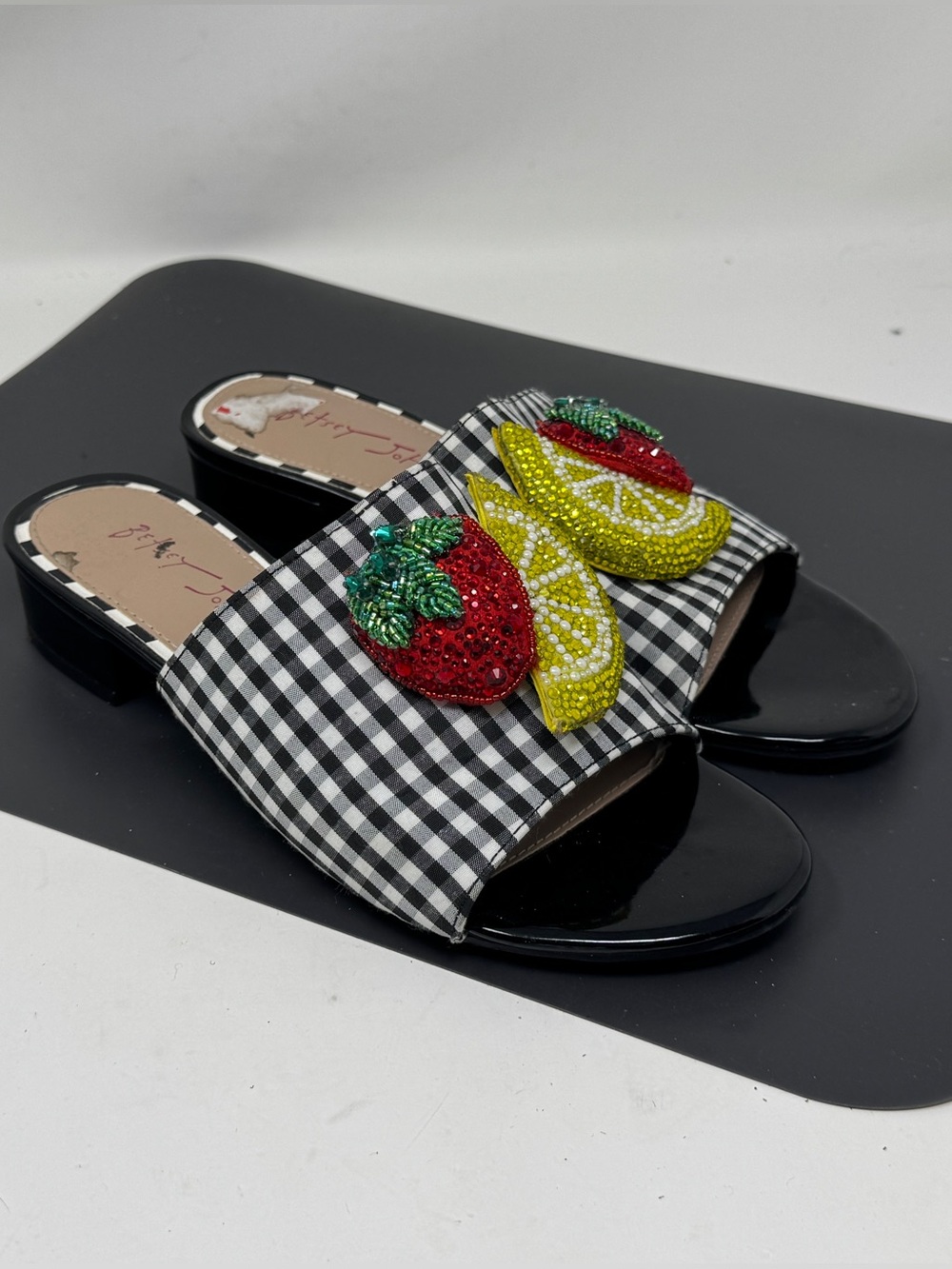 Betsey Johnson Lindyy Gingham Fruit Slide Sandals Women's Sz 6.5 Black Slip On